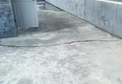 大石桥楼顶漏水维修公司分享下如何解决卫生间隐蔽部位漏水的问题?